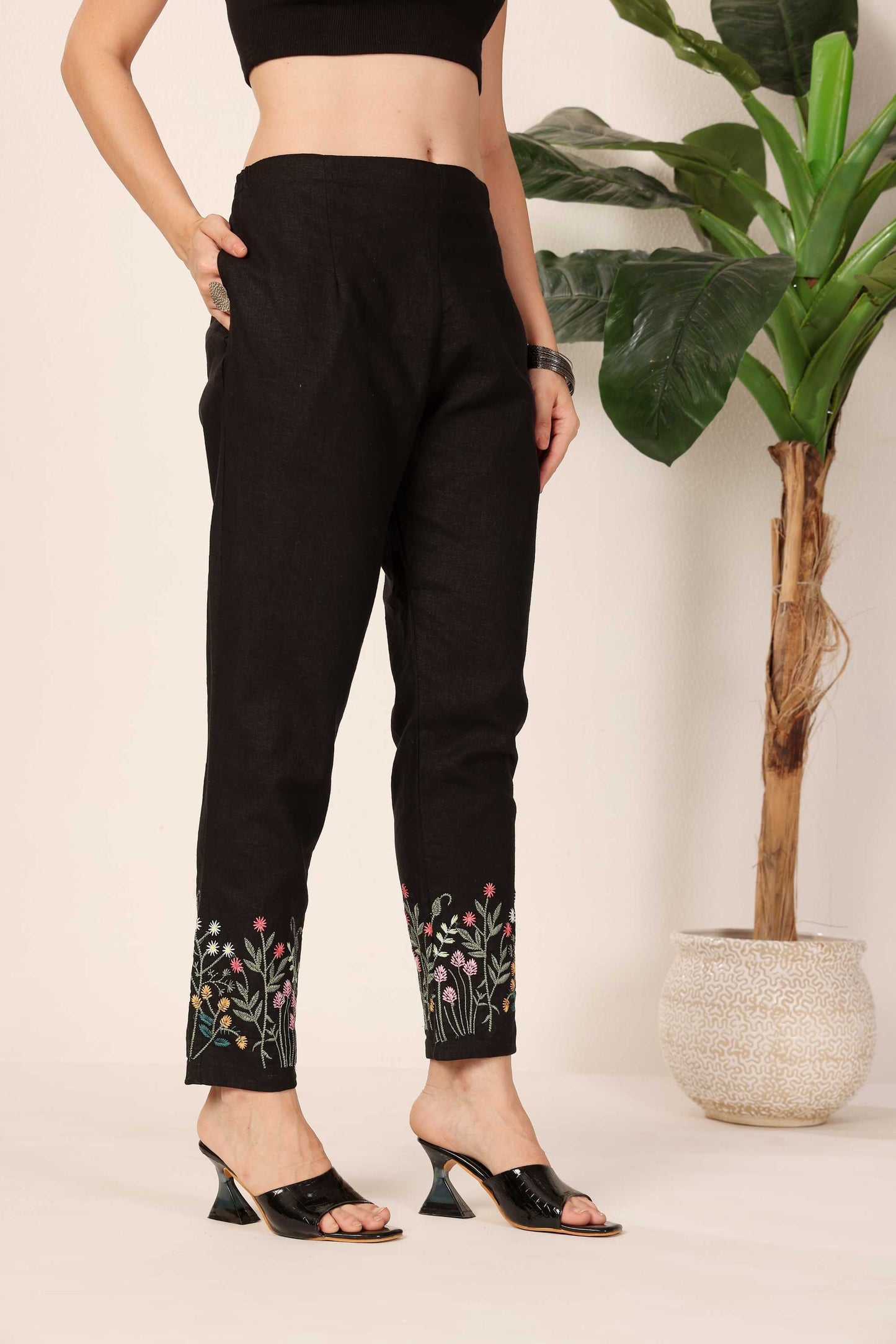 Black embroidery pants
